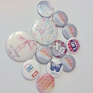Lot of 12 Chi Omega Game-day Buttons New!
All included